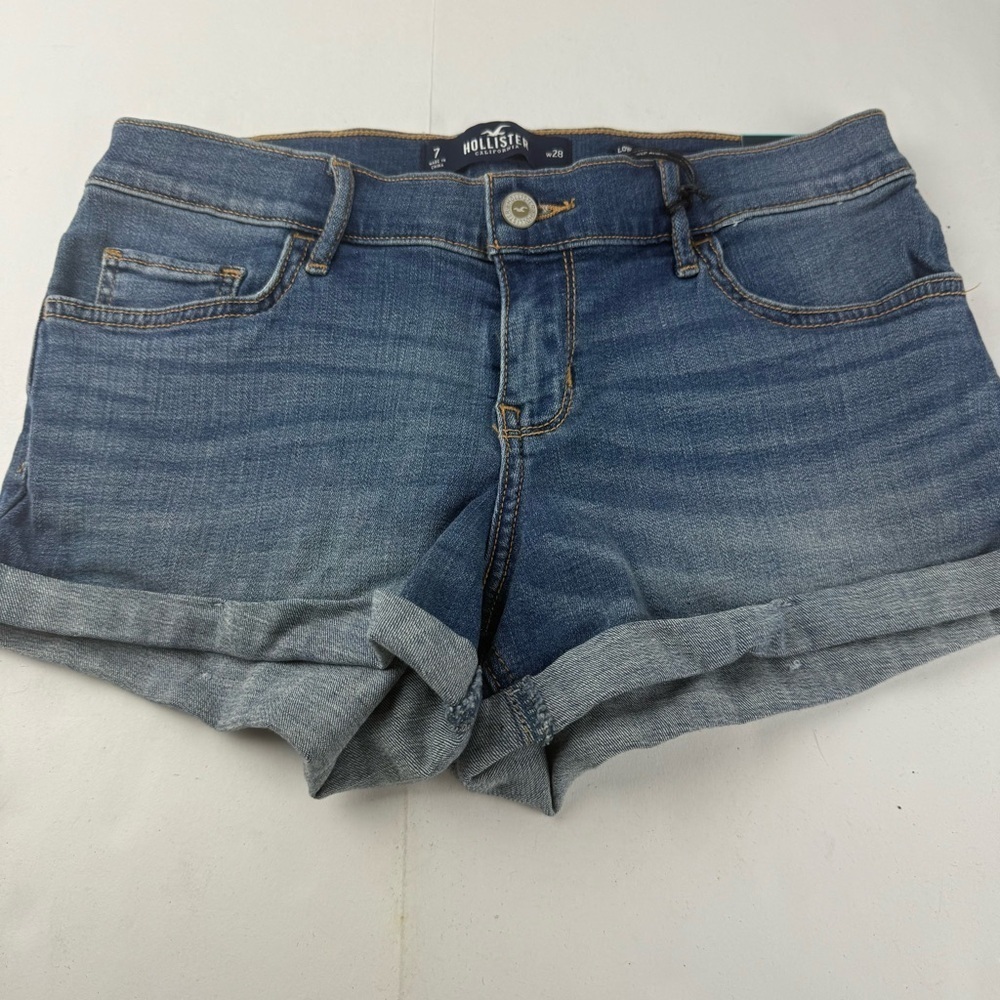 Hollister Womens 7 (28) Low Rise Short Short Stretch Medium Wash NWT